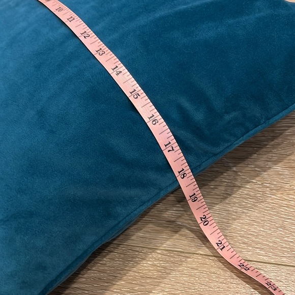 Simons Velvet Teal Decorative Pillows (2 pack) - Picture 3 of 6